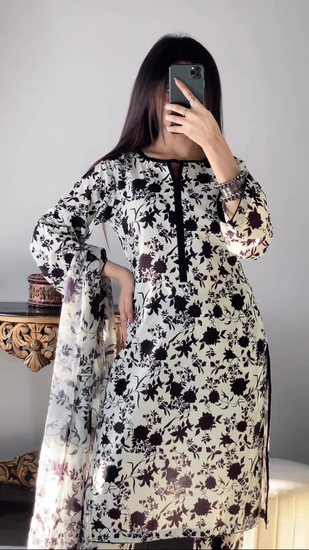DIGITAL PRINTED SWISS LAWN 3pcs (ANEELAS SKIN)