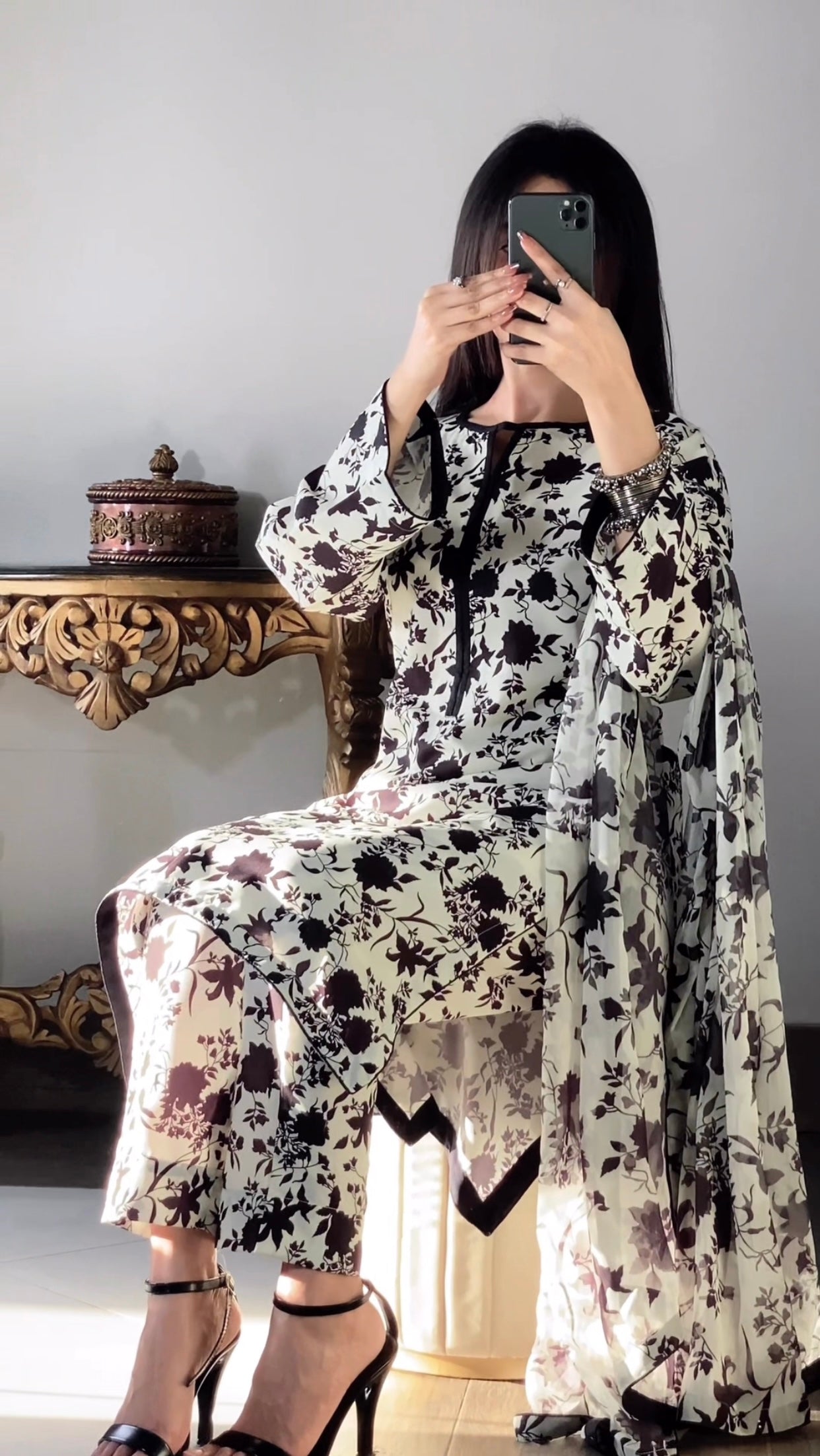 DIGITAL PRINTED SWISS LAWN 3pcs (ANEELAS SKIN)